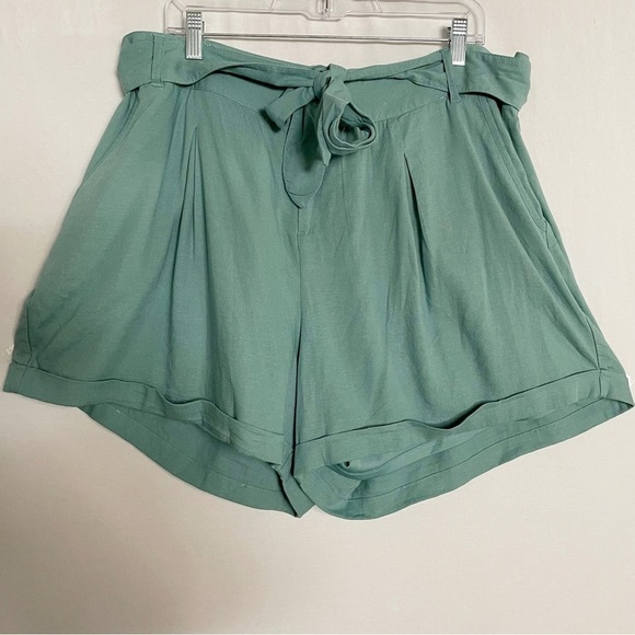 Torrid Linen Blend Boho Pull-On 3.5 Inch High-Rise Tie-Front Short Size 18 - Picture 2 of 16